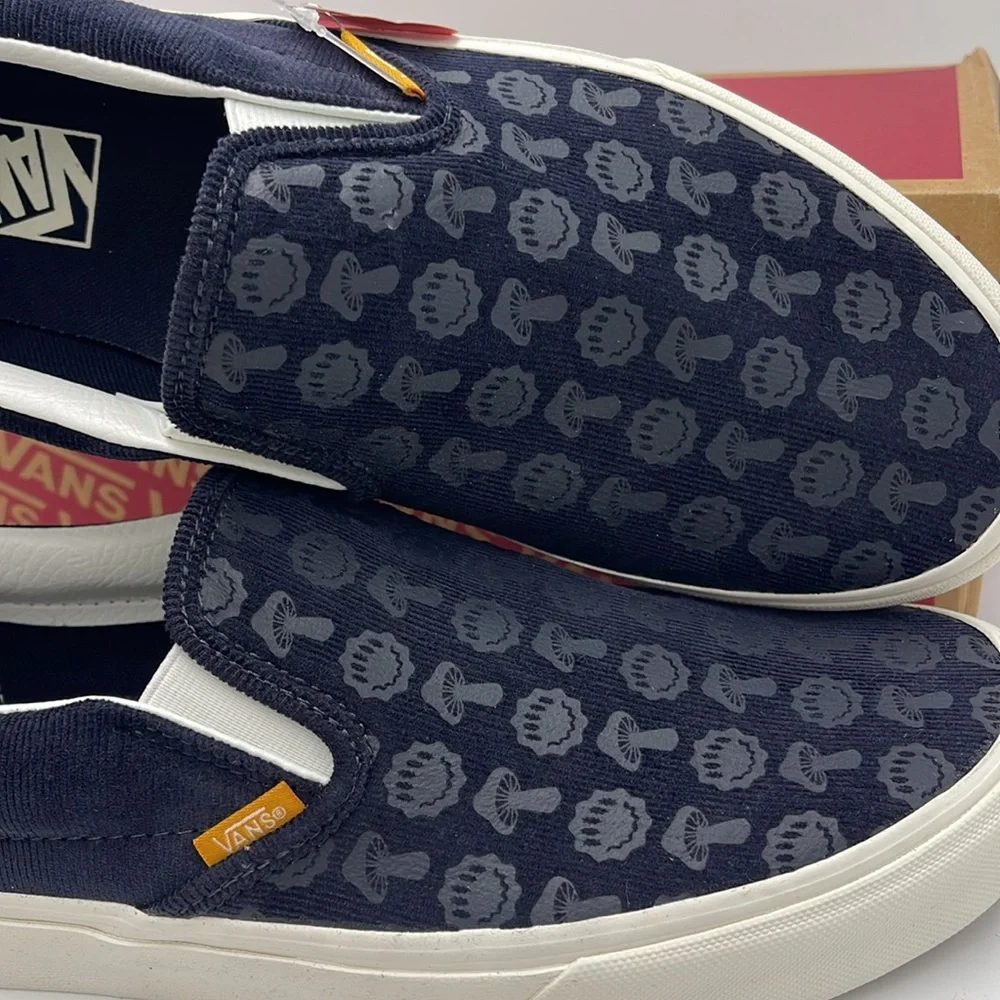 Vans Men’s Classic Slip-On
Trippy Cord Dark Navy
VN0A7Q5DDNV Sneakers - Picture 14 of 16